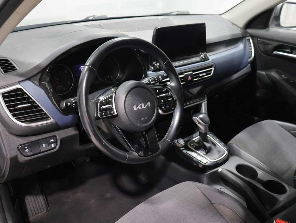 Used 2023 Kia Seltos S w/ Navigation Package AWD/4WD image 15