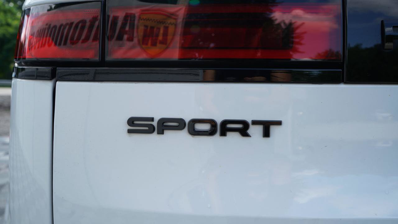 Used 2023 Land Rover Range Rover Sport SE AWD/4WD image 31