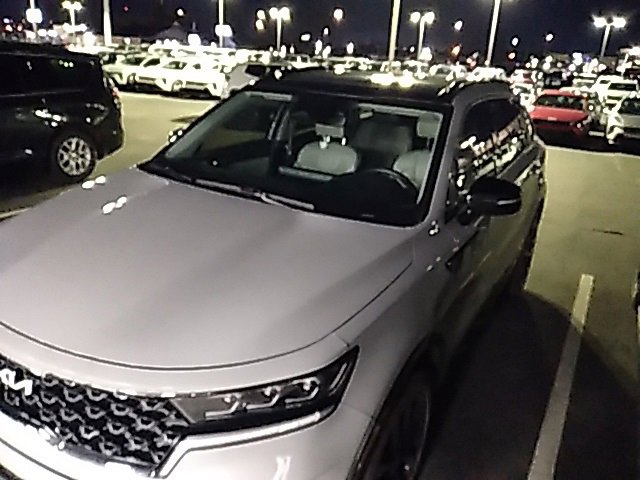 Used 2023 Kia Sorento SX image 2