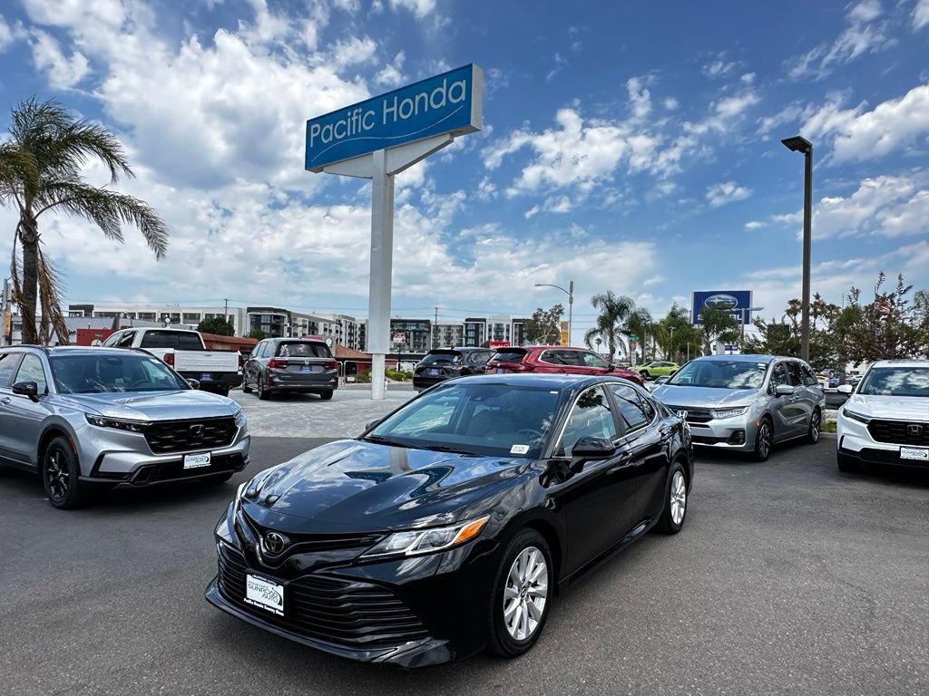 Used 2019 Toyota Camry LE FWD image 2