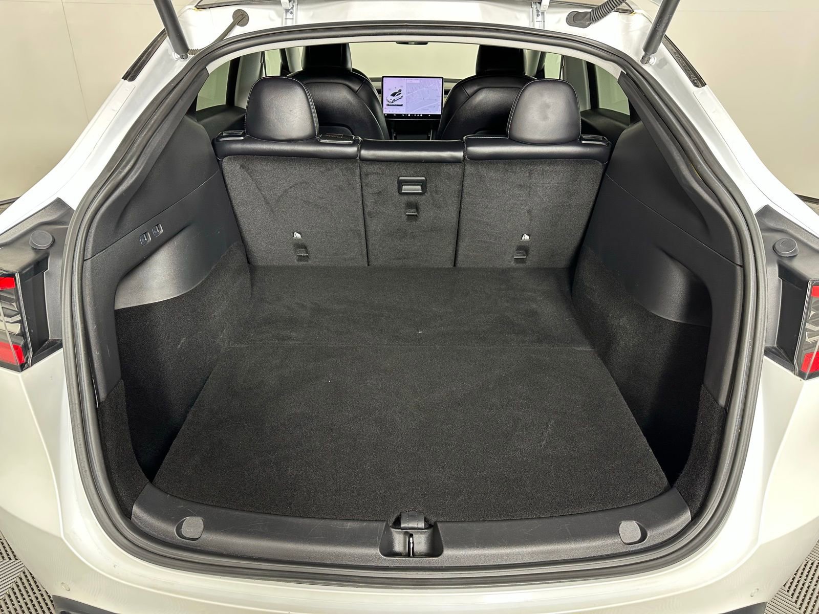 Used 2021 Tesla Model Y Long Range image 27