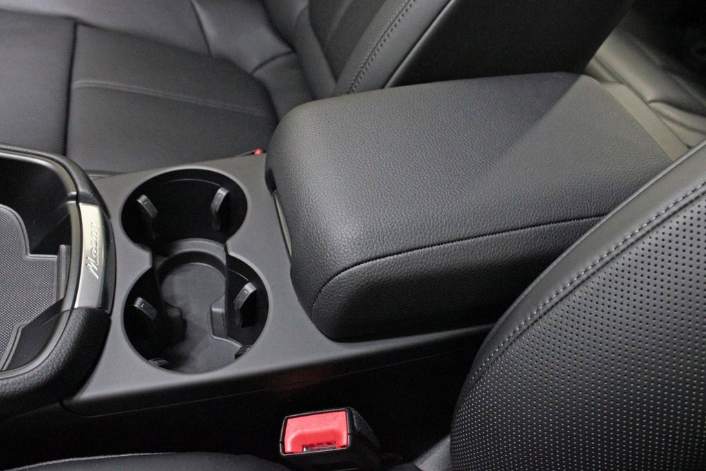 Used 2025 Porsche Macan image 31