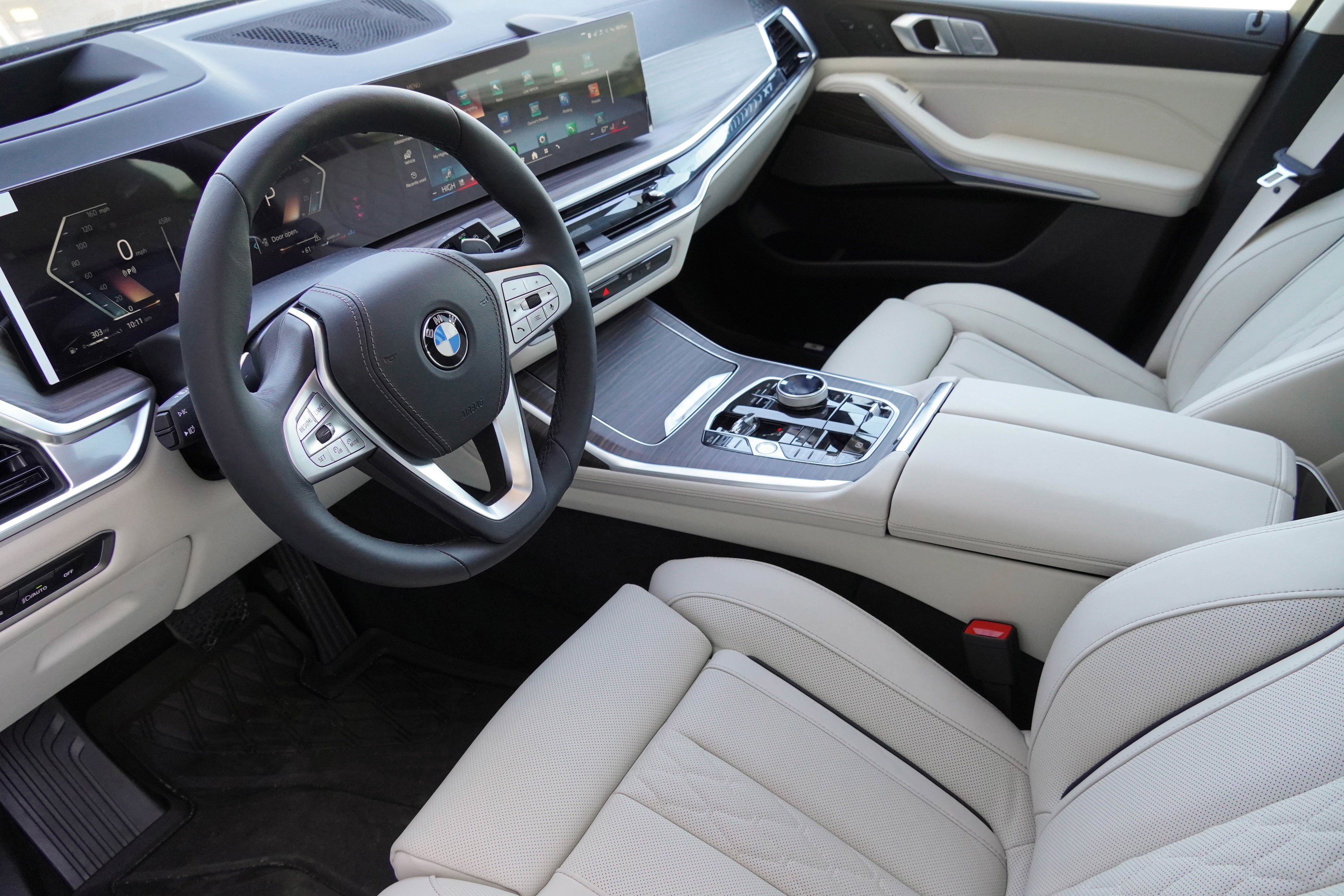 Used 2026 BMW X7 xDrive40i w/ Executive Package image 9