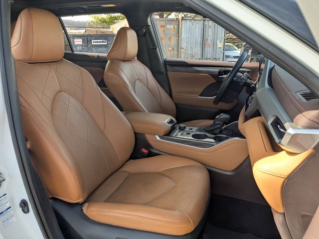 Used 2021 Toyota Highlander Platinum image 23