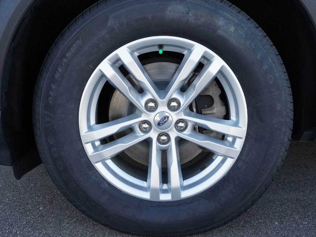 Used 2020 Ford Explorer XLT w/ Equipment Group 202A AWD/4WD image 28