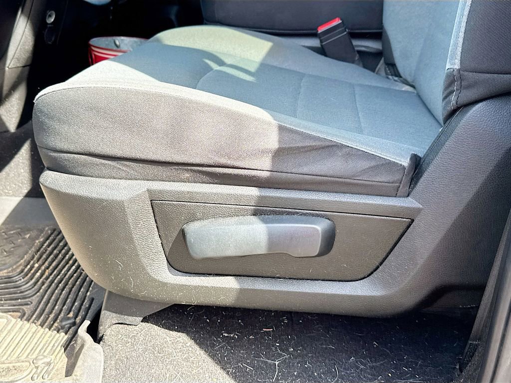 Used 2022 RAM 1500 Classic SLT image 18