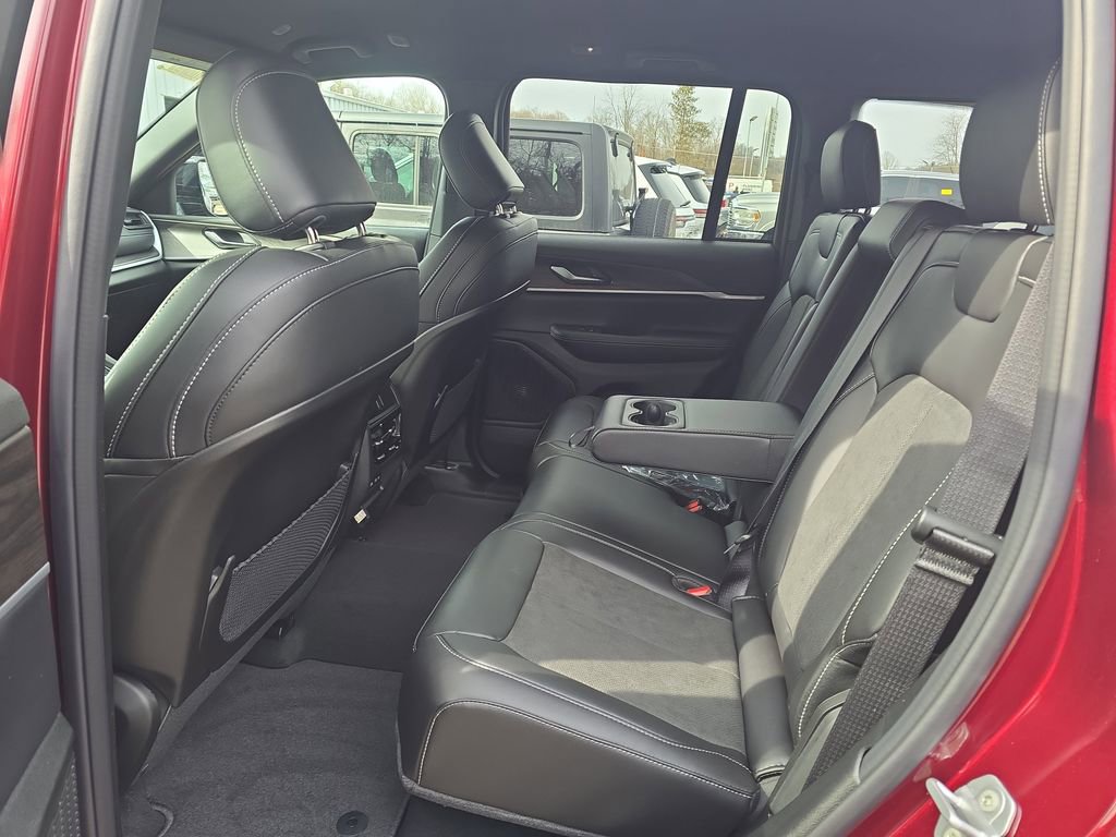 New 2026 Jeep Grand Cherokee Altitude image 22