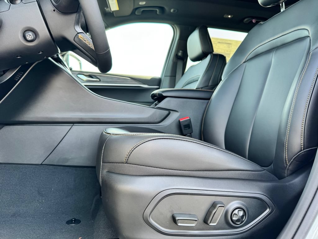 New 2026 Jeep Grand Cherokee L Limited AWD/4WD image 19
