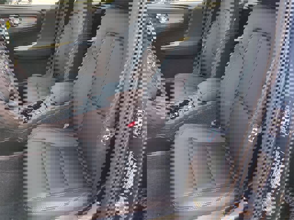 New 2026 Volvo XC40 B5 Core w/ Protection Package Premier image 14