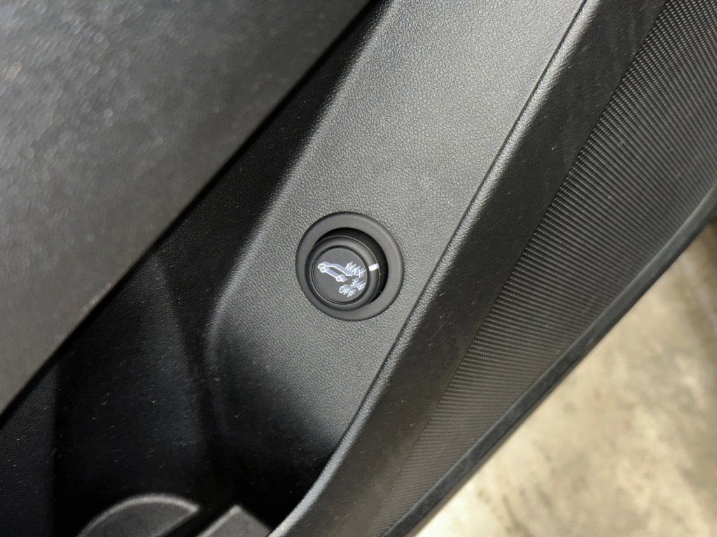 Certified 2022 Chevrolet Equinox RS w/ LPO, Floor Liner Package image 7