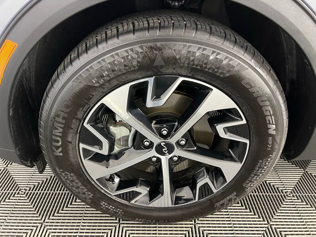 Used 2025 Kia Sportage EX w/ Premium Package image 12