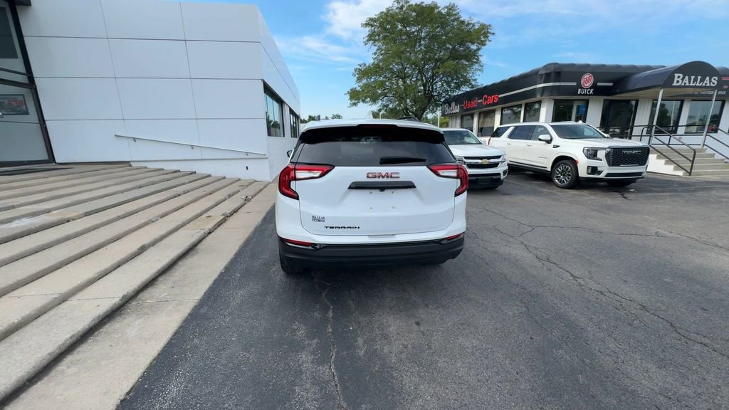 Certified 2022 GMC Terrain SLE w/ Driver Convenience Package image 7