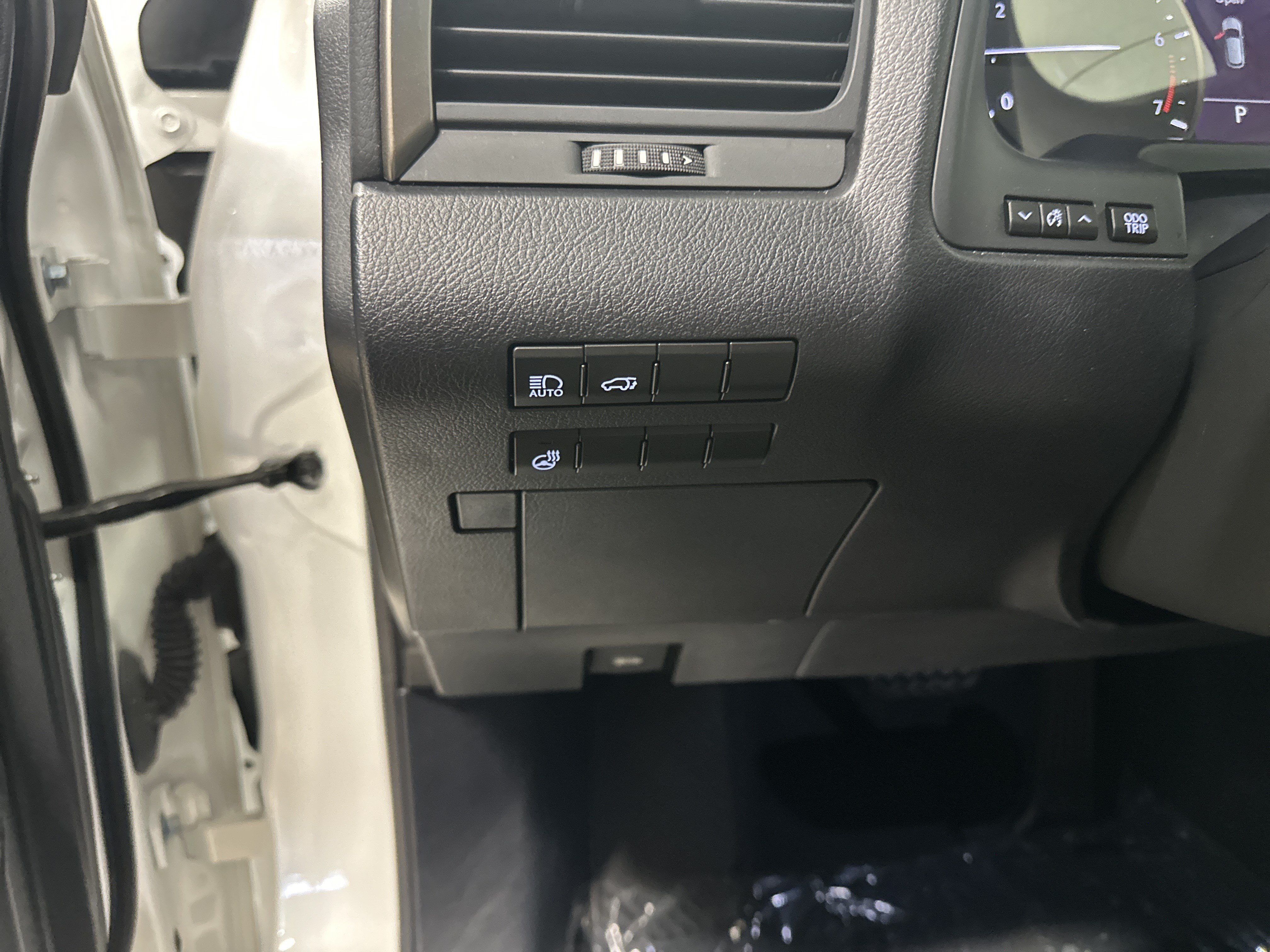 Used 2018 Lexus RX 350L AWD w/ Premium Package image 37