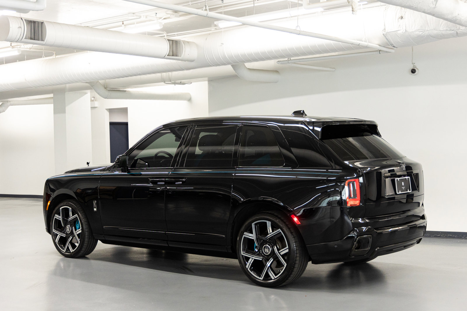 Certified 2025 Rolls-Royce Cullinan Black Badge AWD/4WD image 3