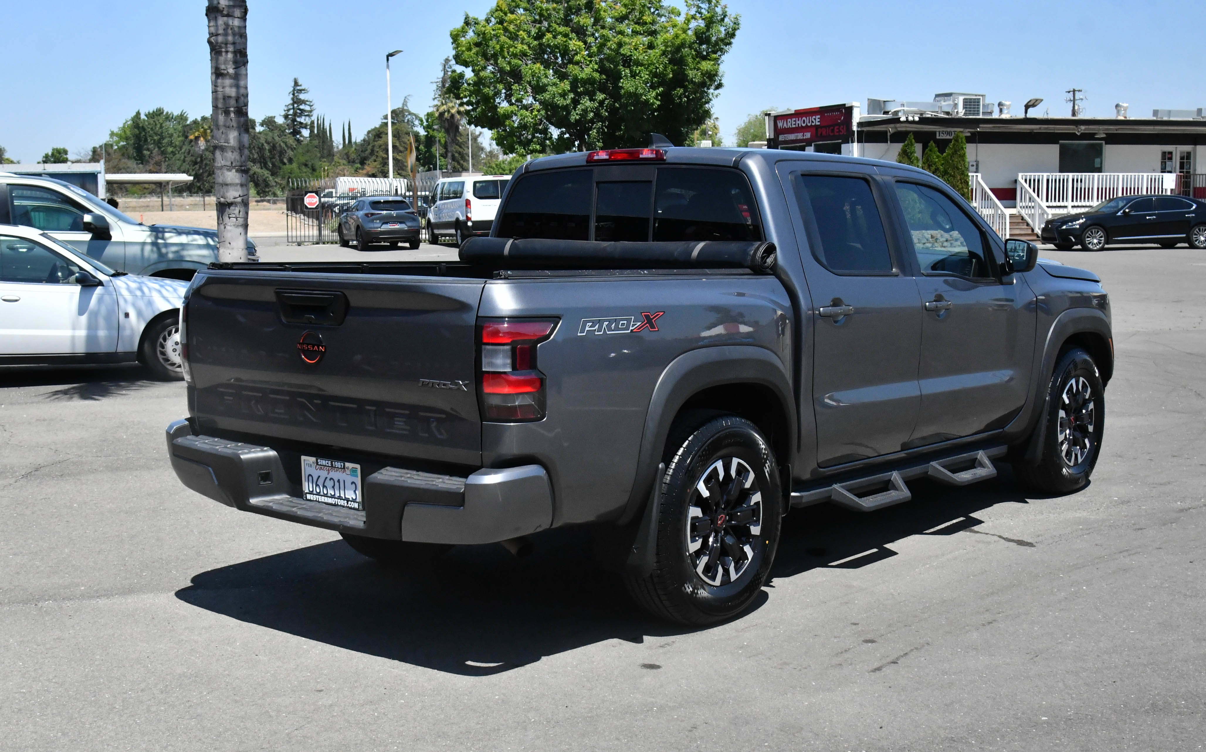 Used 2022 Nissan Frontier Pro-X RWD image 8