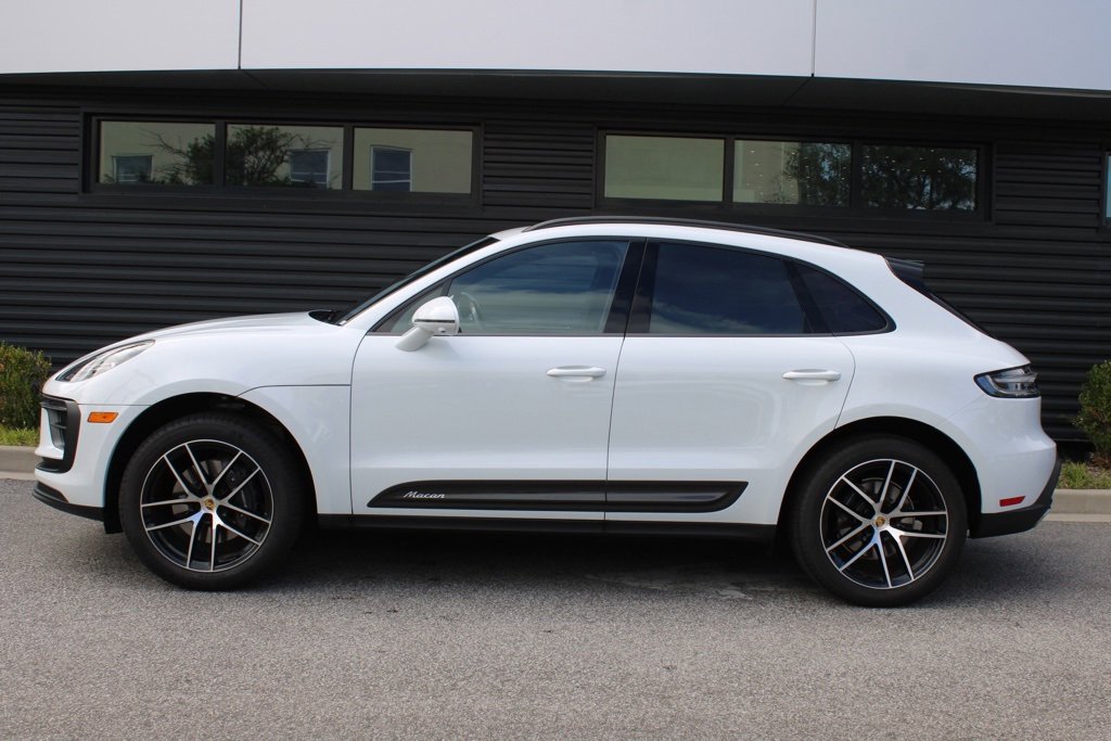 Used 2025 Porsche Macan image 2