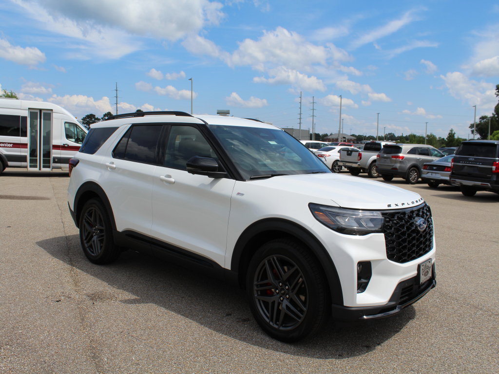 New 2026 Ford Explorer ST-Line w/ ST-Line Street Pack RWD image 2