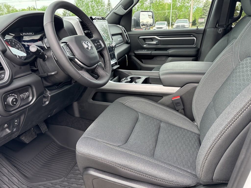 New 2026 RAM 1500 4x4 Crew Cab image 7