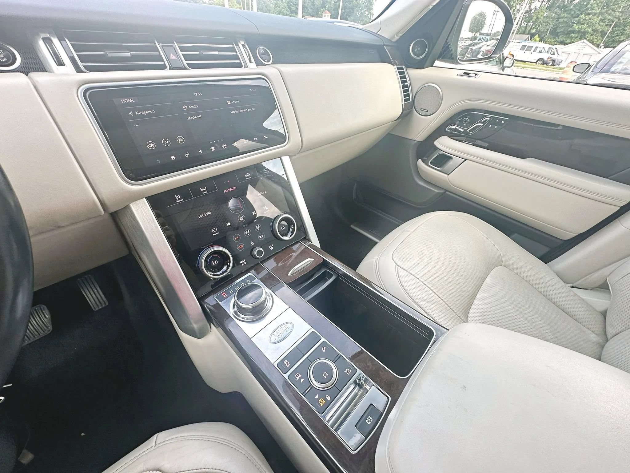Used 2018 Land Rover Range Rover HSE AWD/4WD image 46