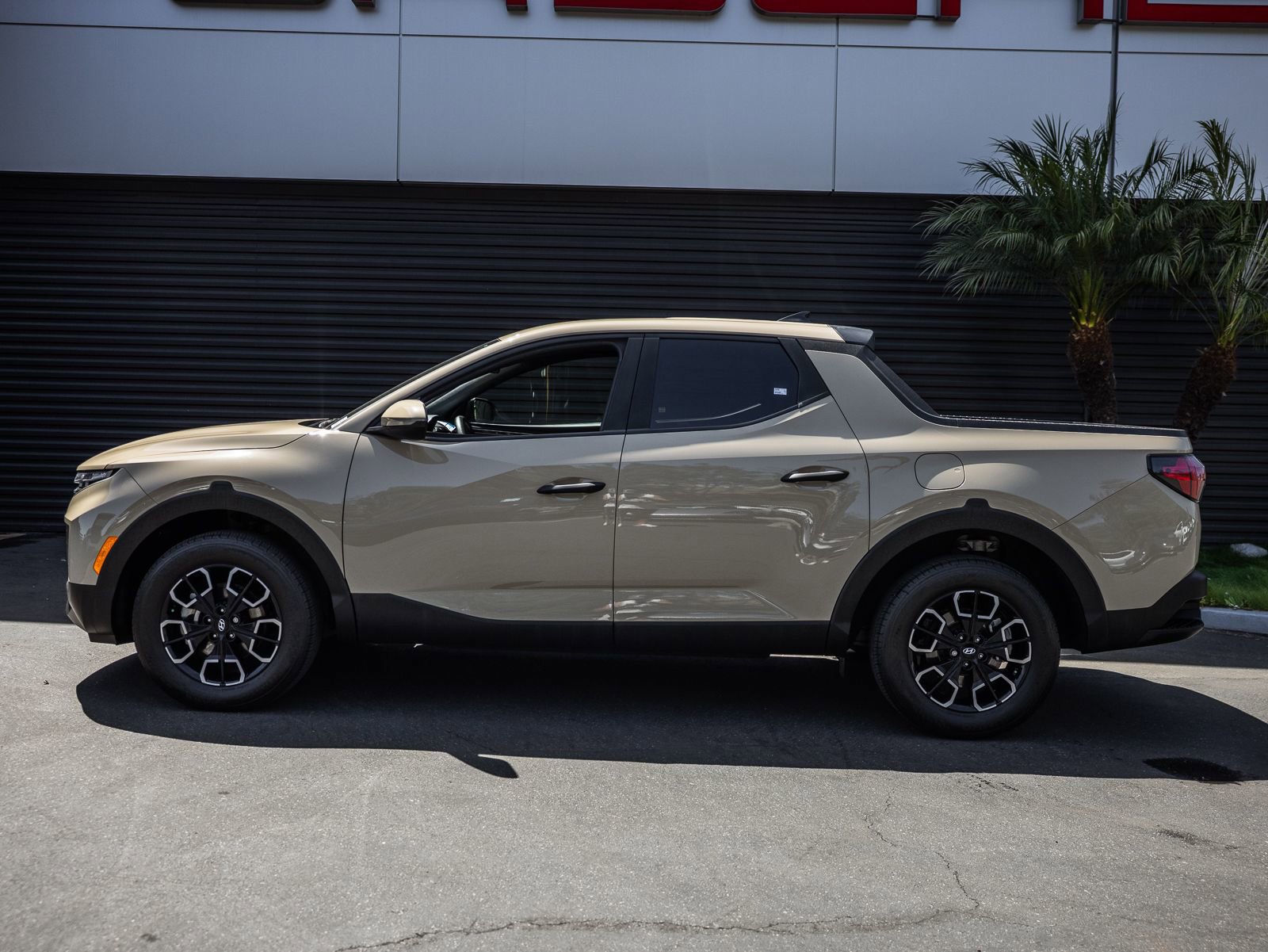 Used 2024 Hyundai Santa Cruz SEL FWD image 2