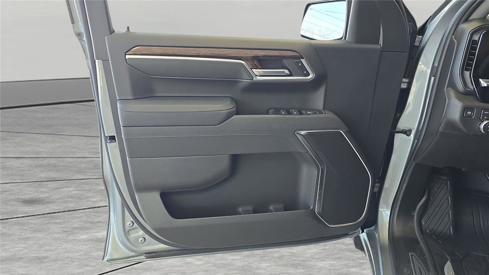 New 2026 GMC Sierra 1500 SLE image 12