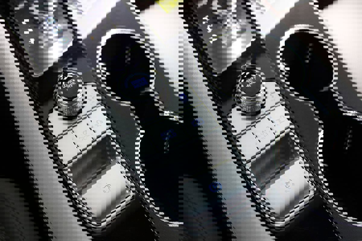 Used 2025 Genesis G70 2.5T image 22