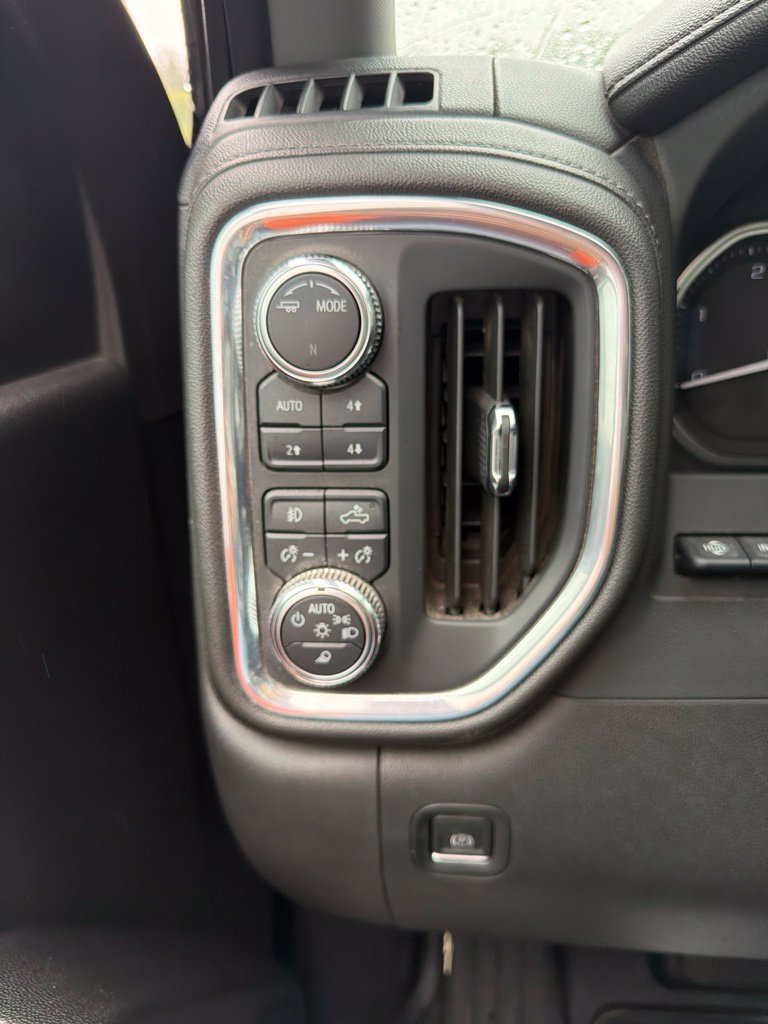 Used 2023 GMC Sierra 3500 Denali w/ Denali Black Diamond Edition AWD/4WD image 18