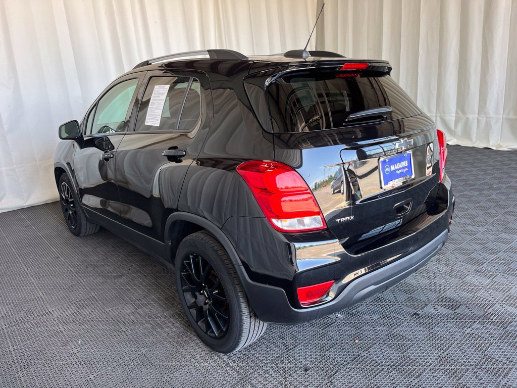 Used 2021 Chevrolet Trax LT w/ Midnight Edition FWD image 25