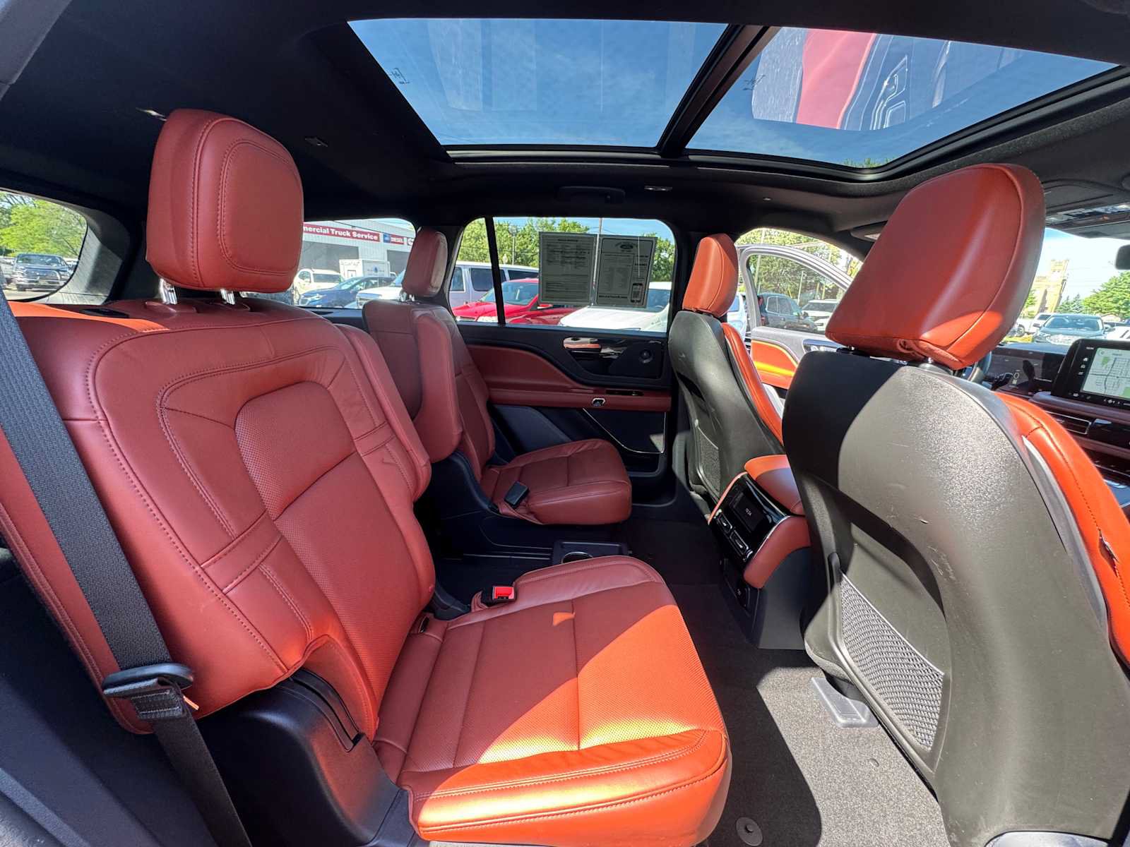 Used 2025 Lincoln Aviator Reserve w/ Jet Appearance Package AWD/4WD image 6