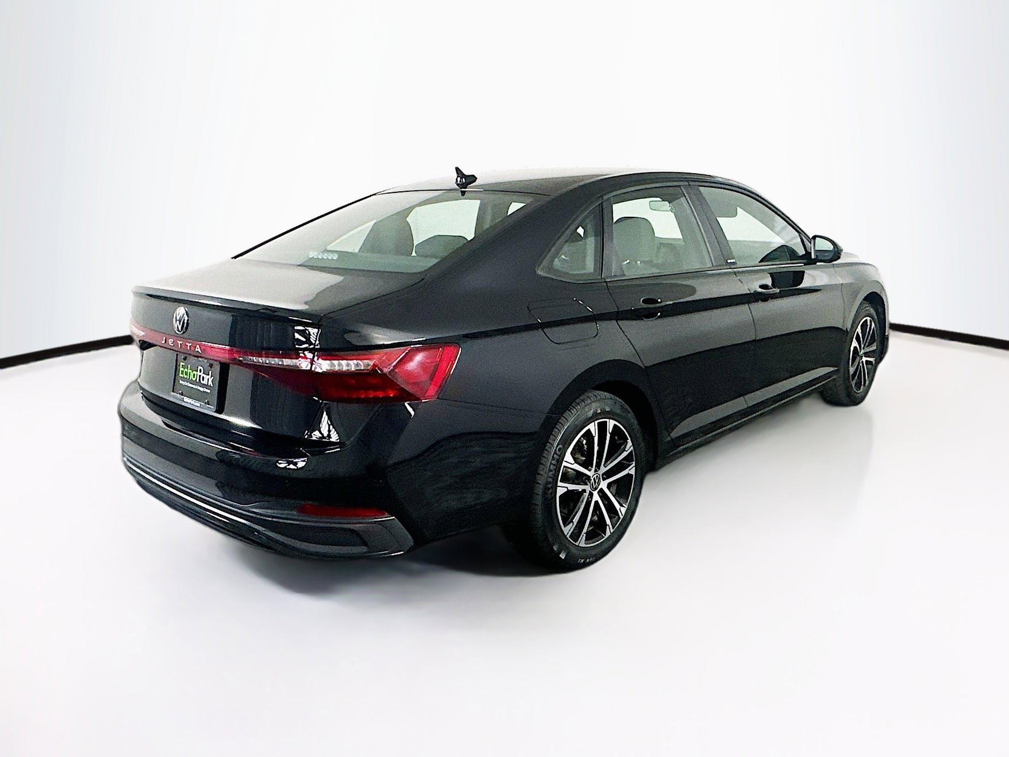 Used 2025 Volkswagen Jetta Sport image 9