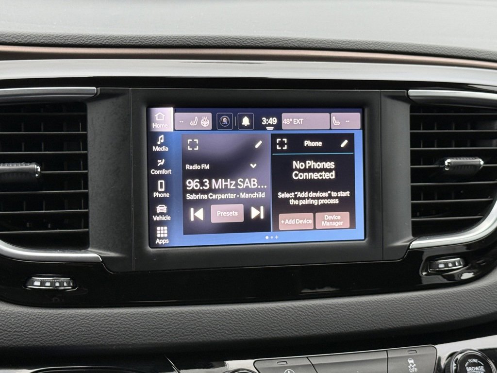 Used 2024 Chrysler Voyager LX image 17