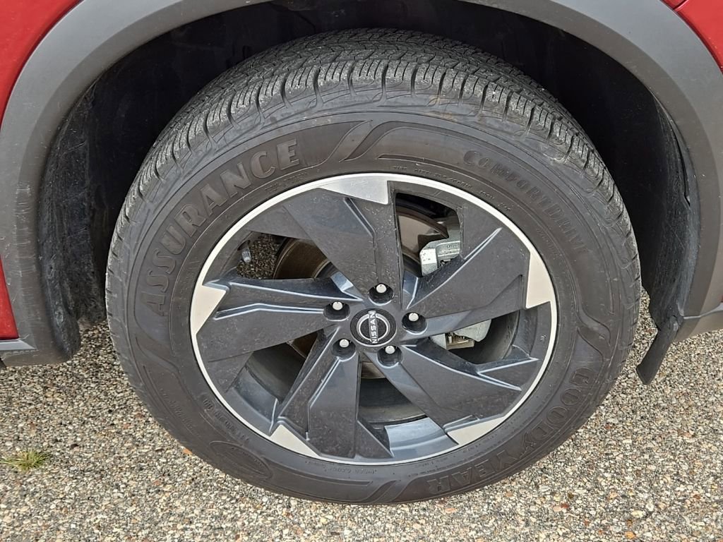 Used 2024 Nissan Rogue SV image 41