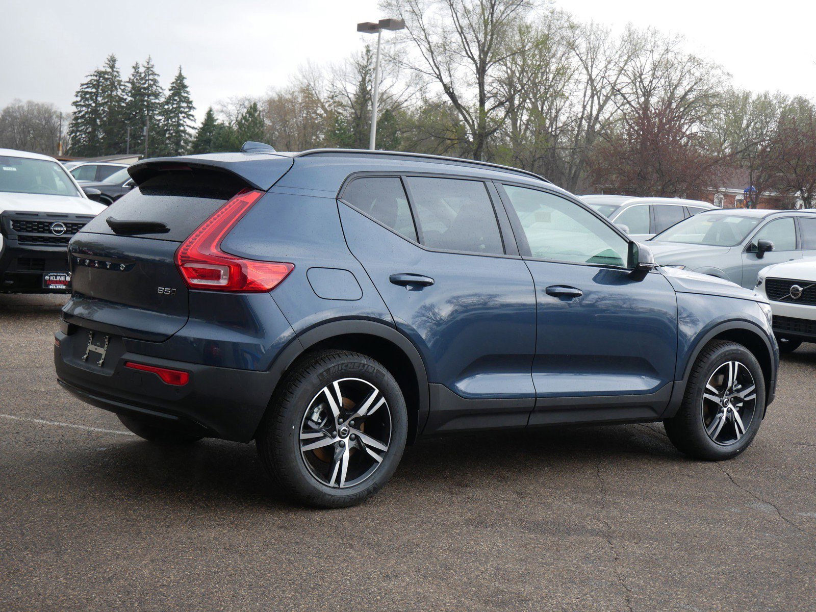 New 2026 Volvo XC40 B5 Core w/ Climate Package AWD/4WD image 3
