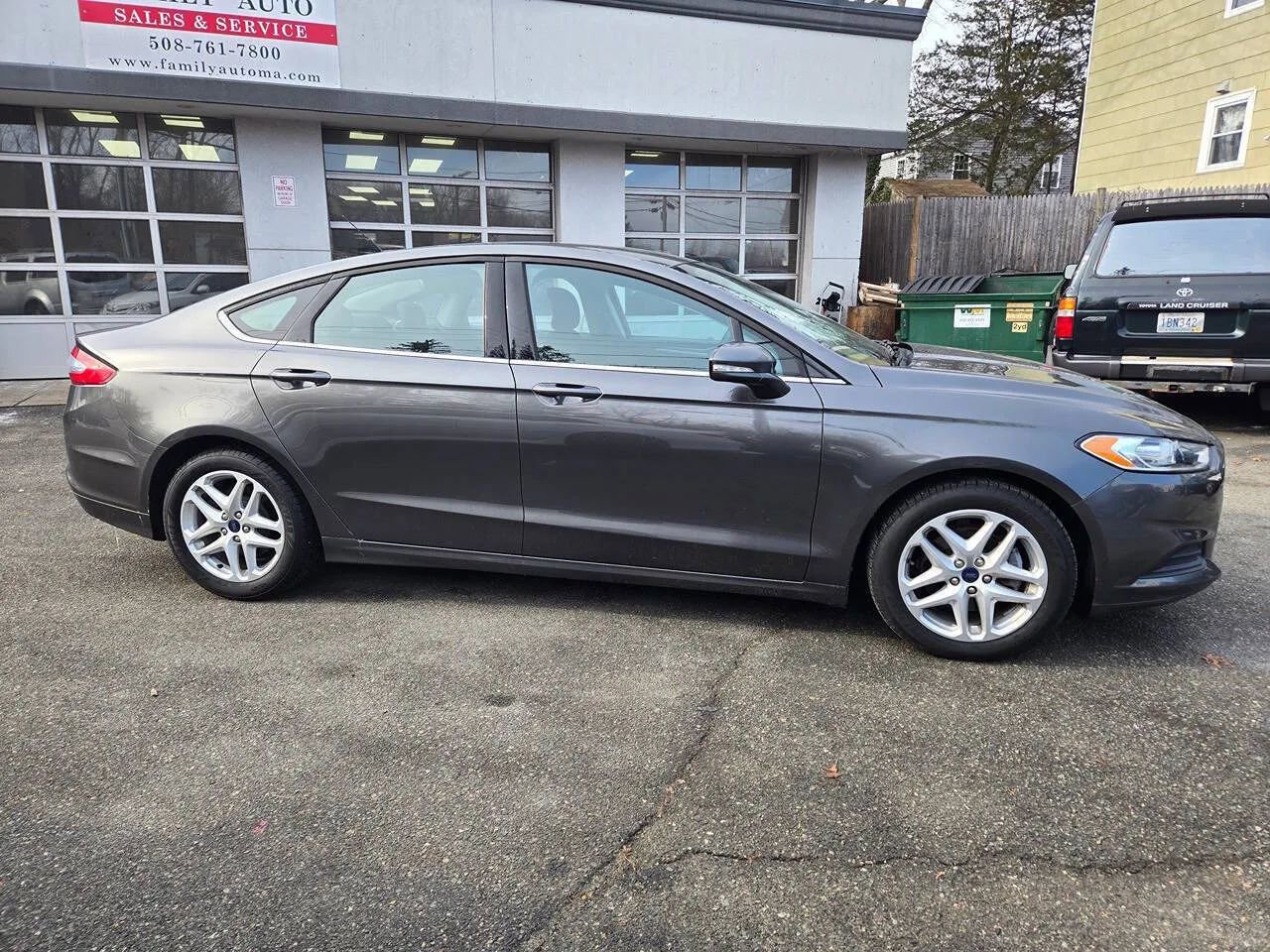 Used 2016 Ford Fusion SE image 3