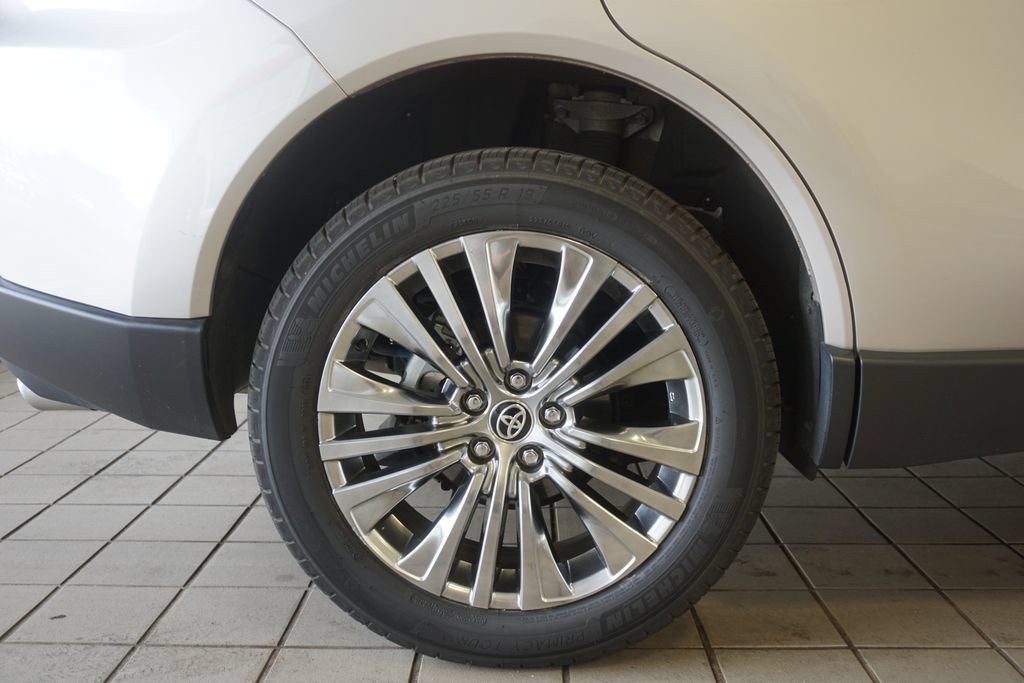 Certified 2024 Toyota Venza XLE AWD/4WD image 31