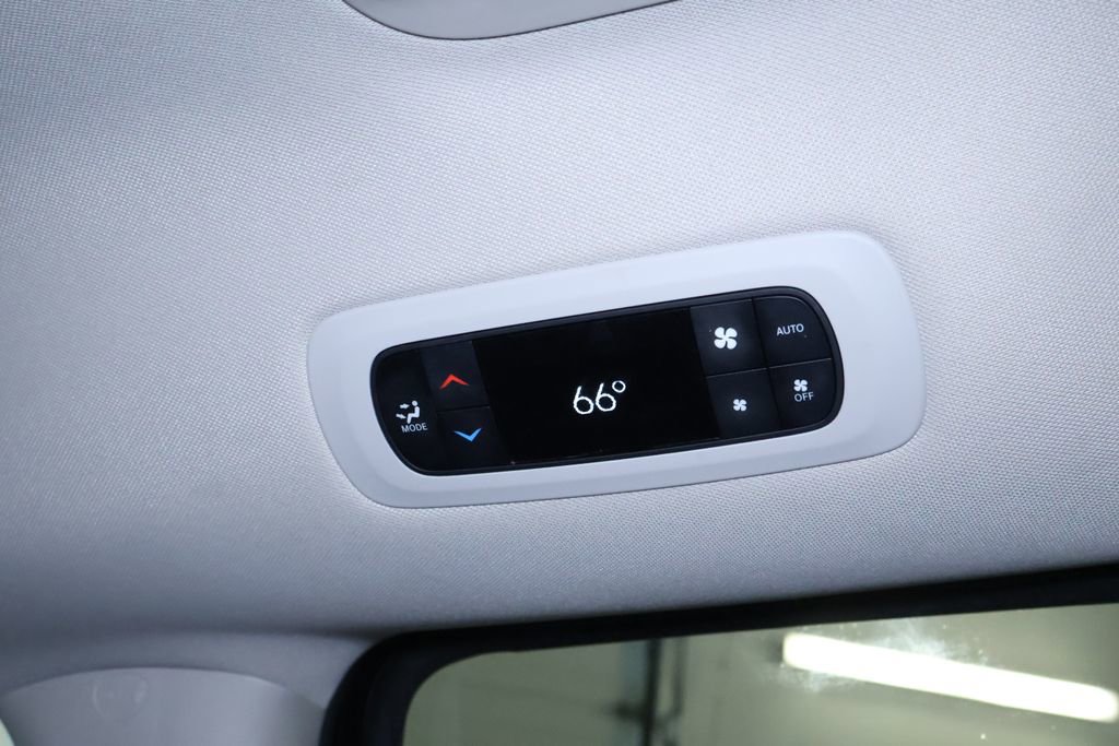 Used 2023 Chrysler Pacifica Touring-L image 17