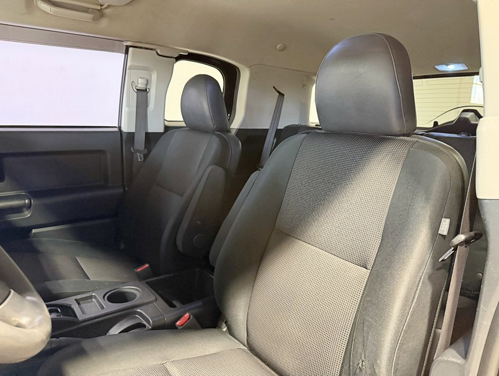 Used 2009 Toyota FJ Cruiser 4WD image 30