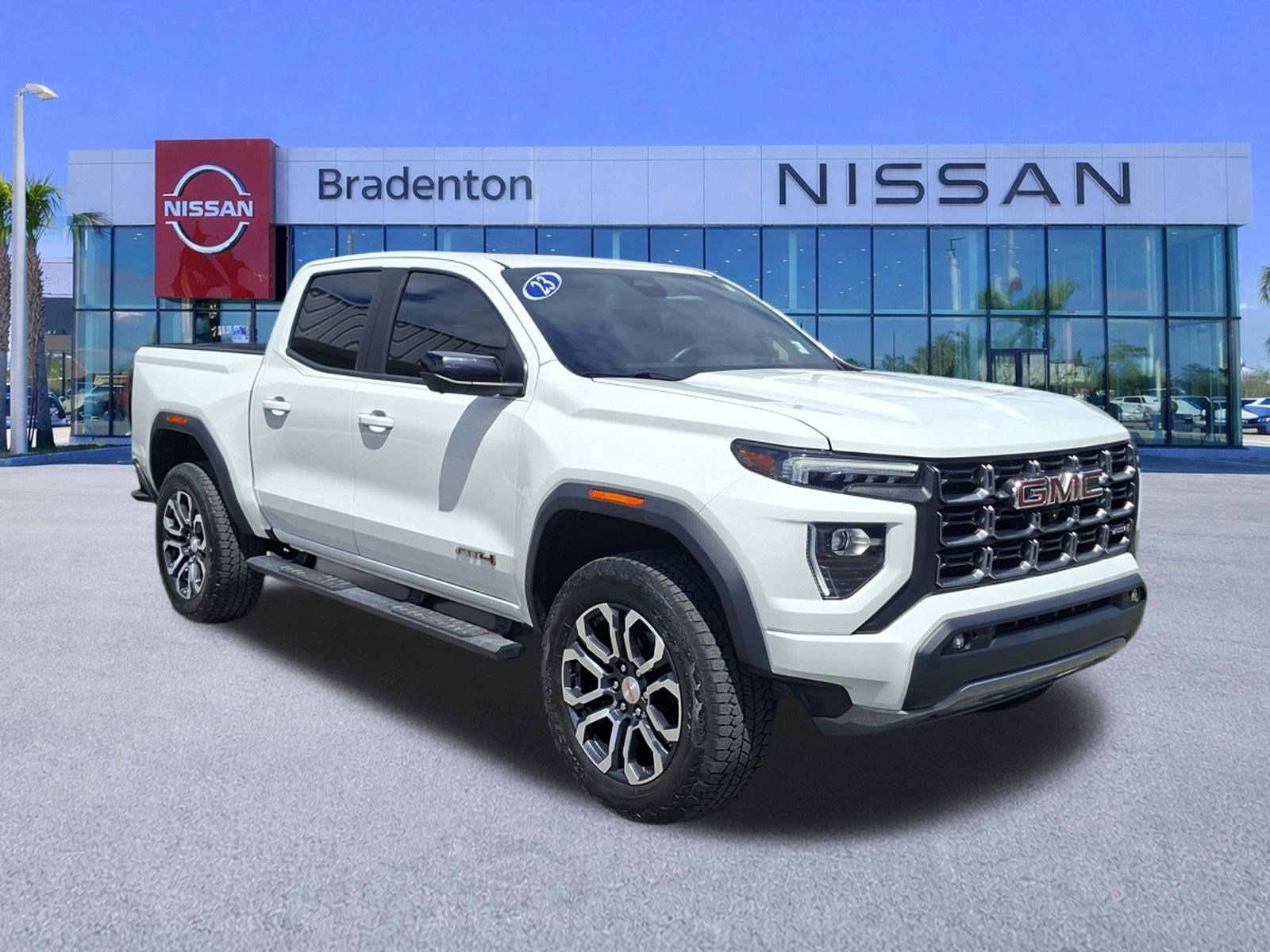 Used 2023 GMC Canyon AT4 w/ AT4 Premium Package AWD/4WD image 3