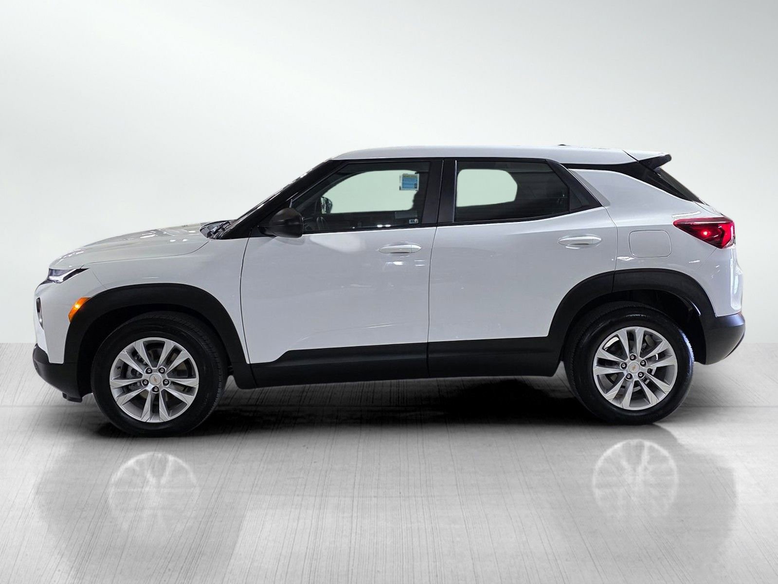 Used 2023 Chevrolet TrailBlazer LS FWD image 4