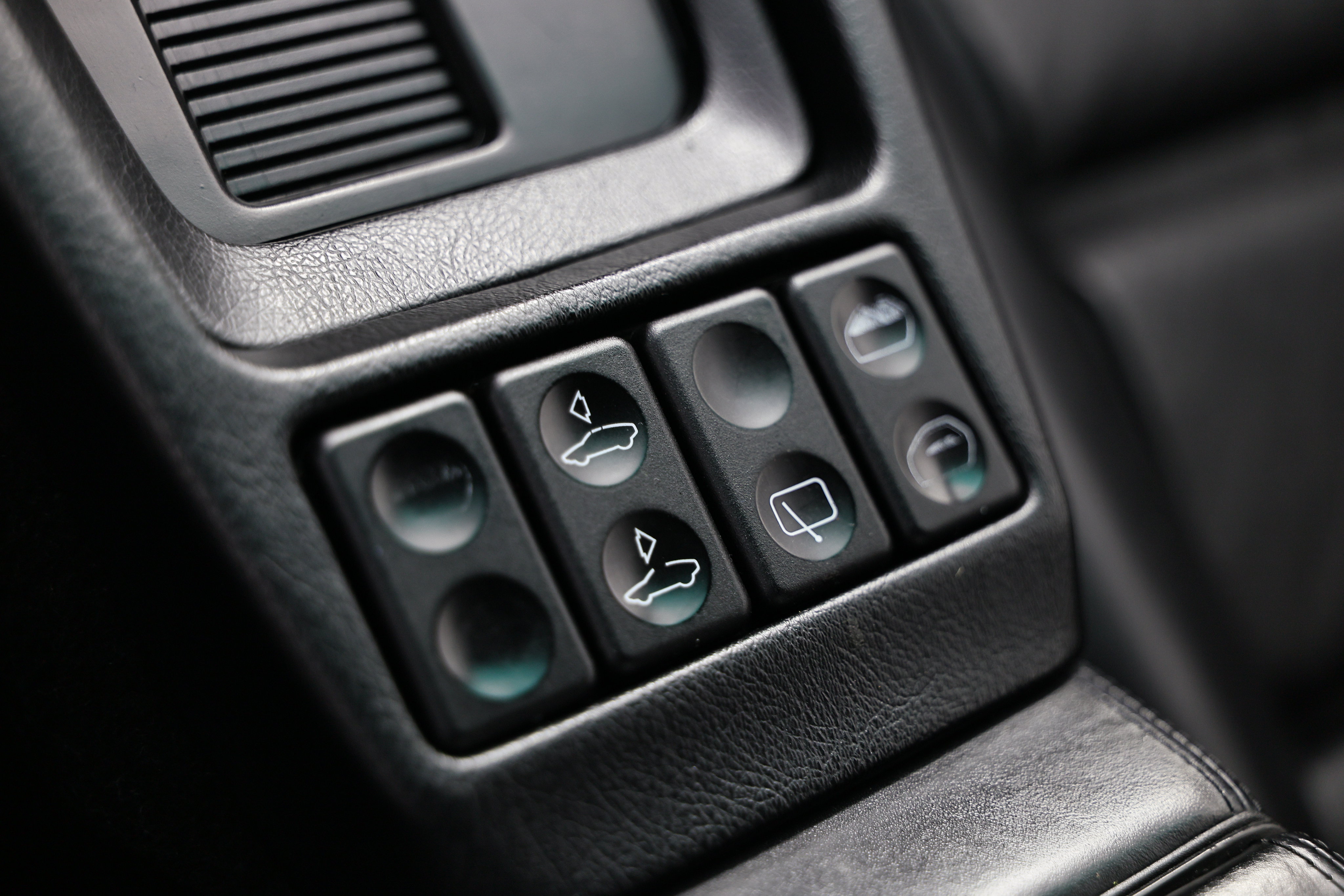 Used 1994 Porsche 928 GTS RWD image 40