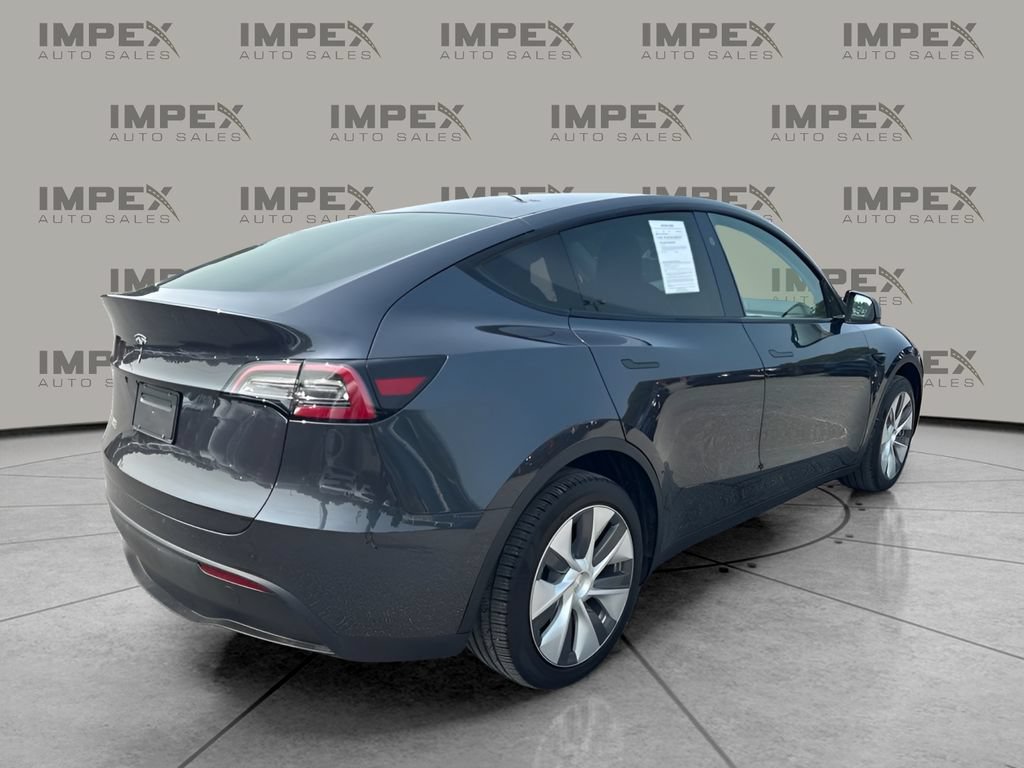 Used 2024 Tesla Model Y Long Range AWD/4WD image 3