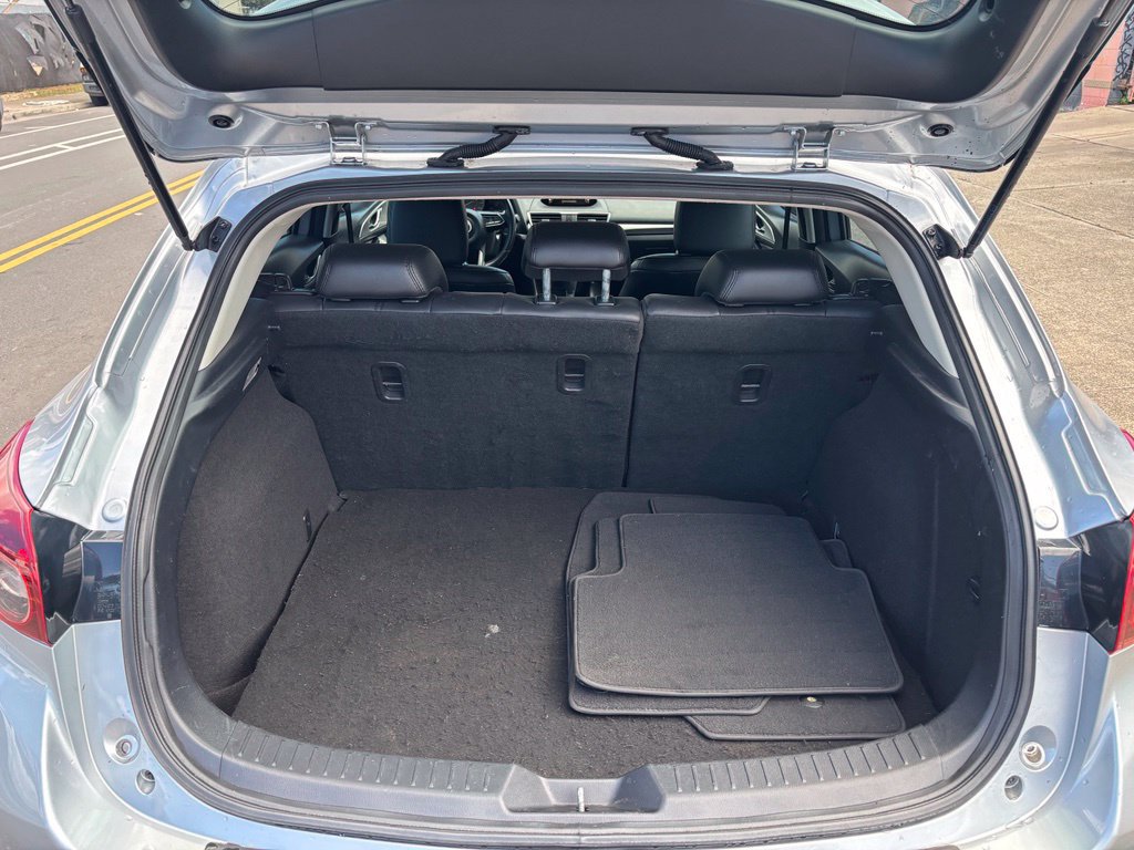Used 2017 MAZDA MAZDA3 Touring FWD image 16