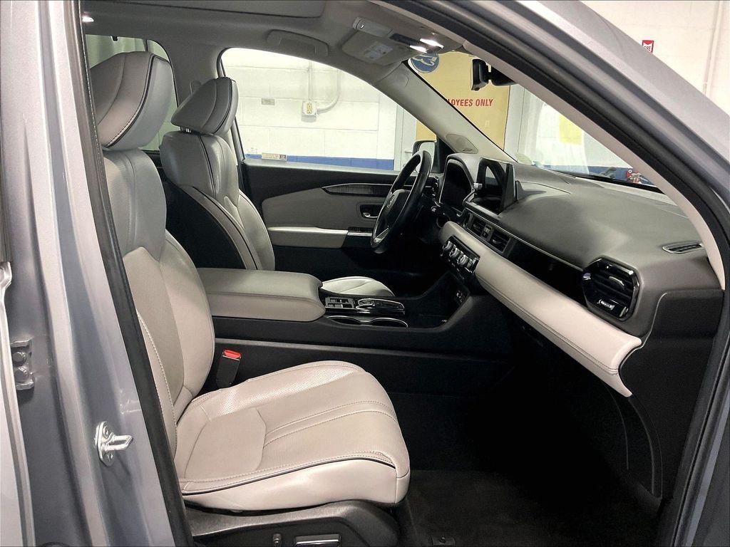 Used 2023 Honda Pilot Elite image 11