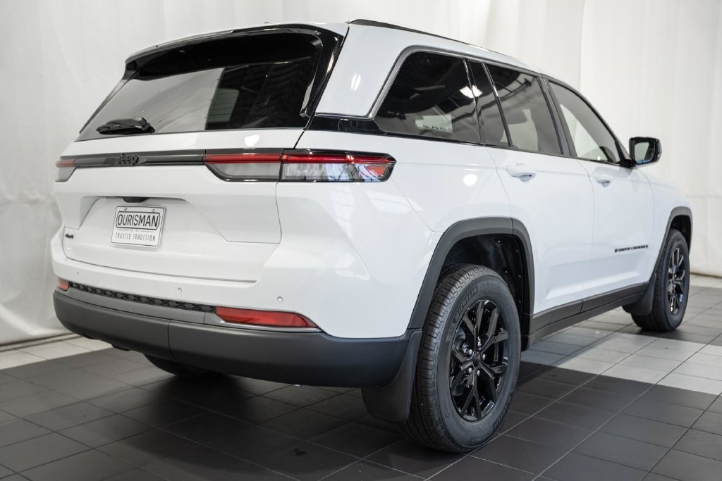 New 2026 Jeep Grand Cherokee Altitude AWD/4WD image 4
