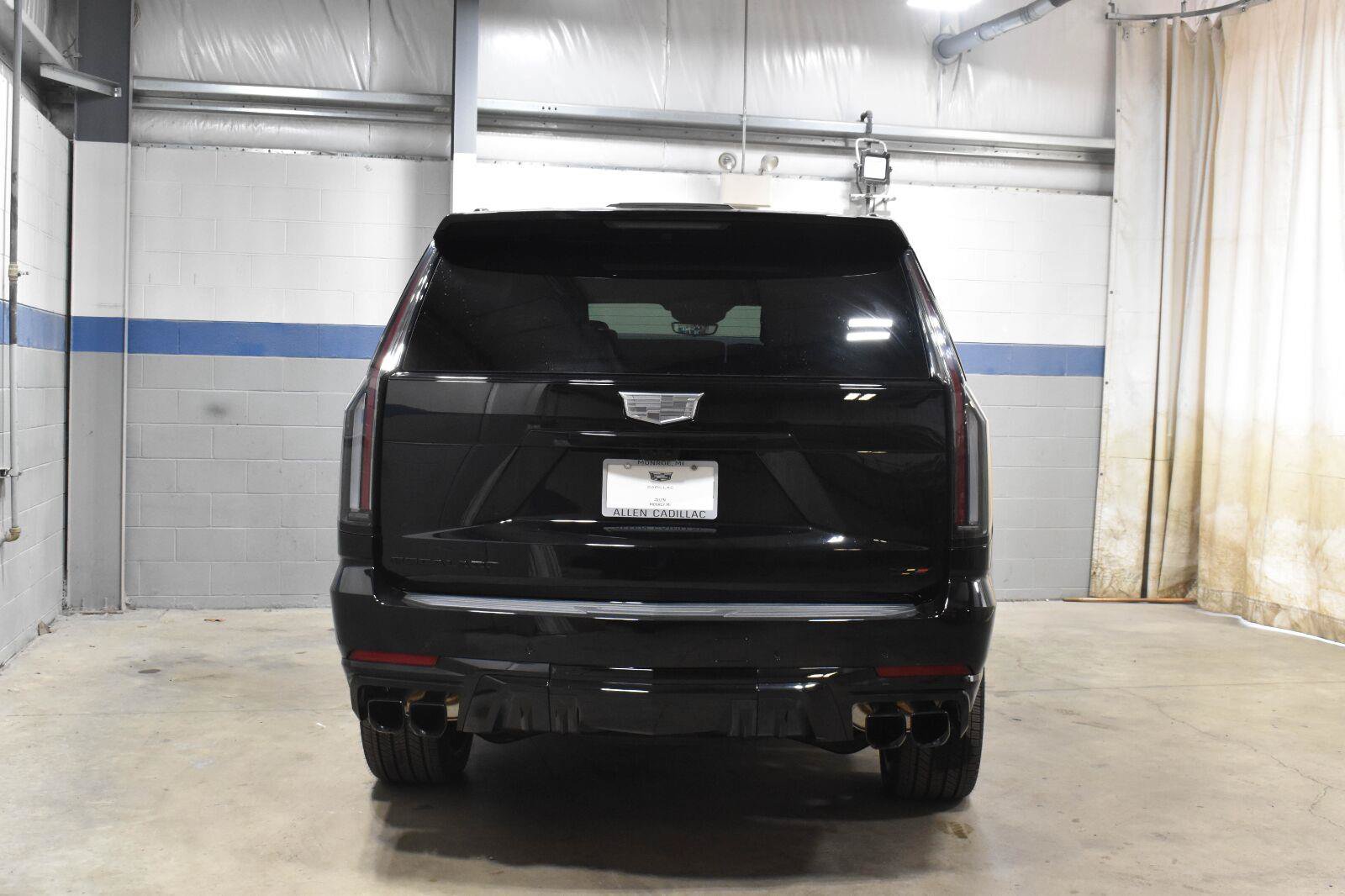 Certified 2026 Cadillac Escalade V w/ LPO, ONYX Package AWD/4WD image 27