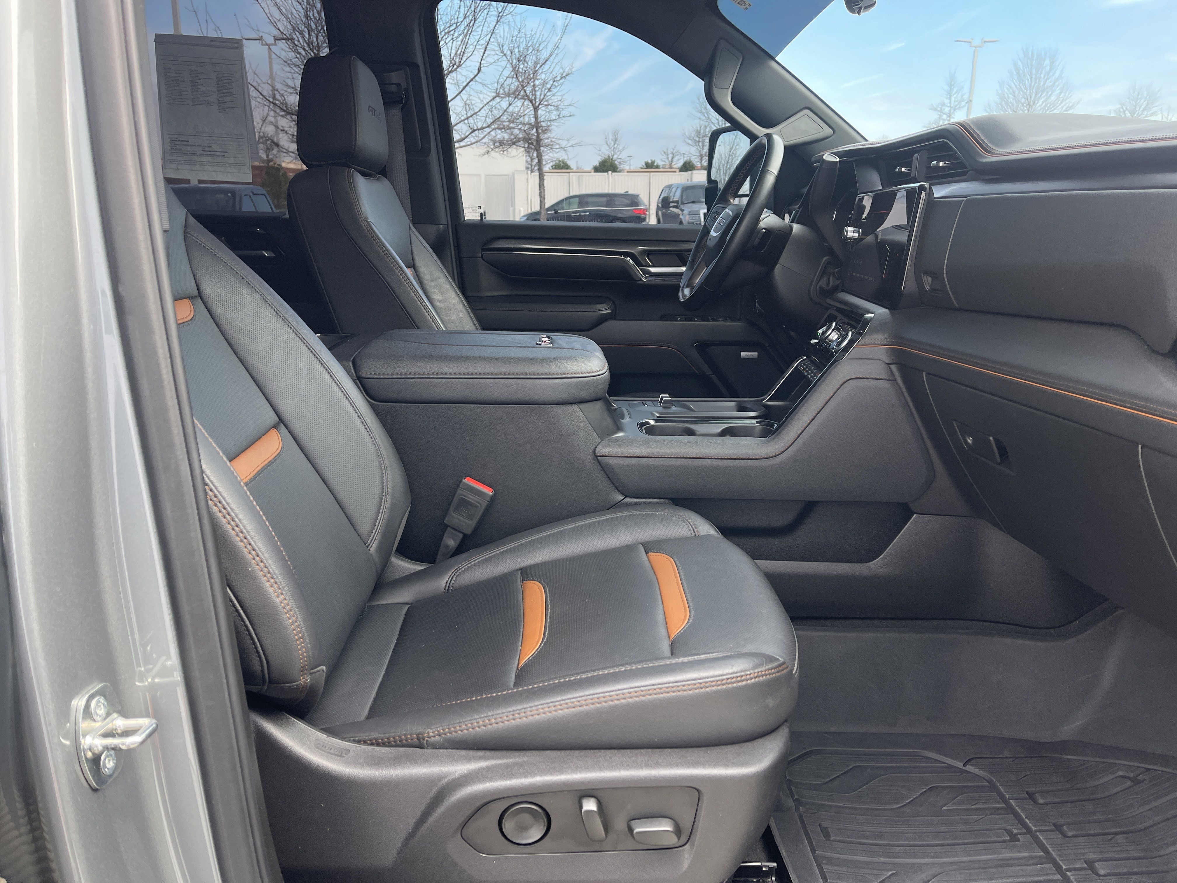 Used 2024 GMC Sierra 2500 AT4 w/ AT4 Premium Plus Package image 31