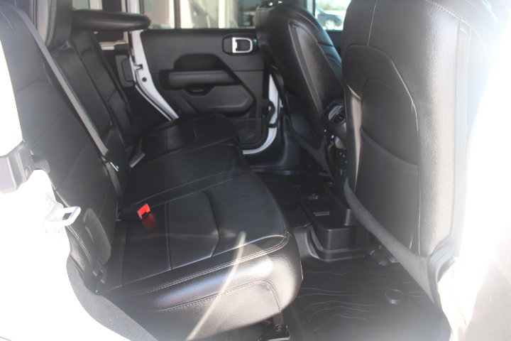 Used 2023 Jeep Wrangler Unlimited Sahara AWD/4WD image 18