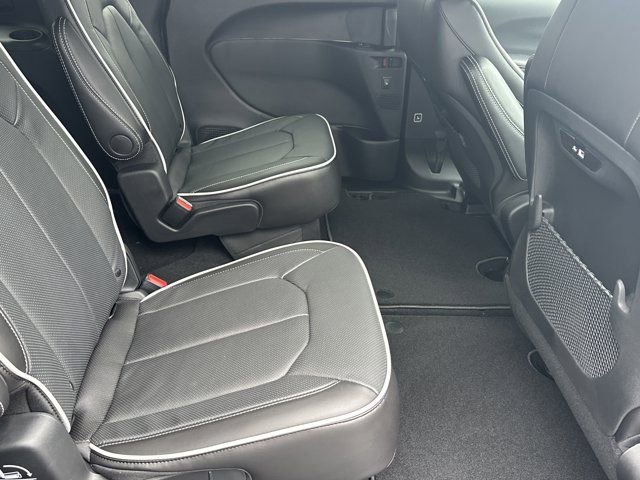New 2026 Chrysler Pacifica Limited image 16
