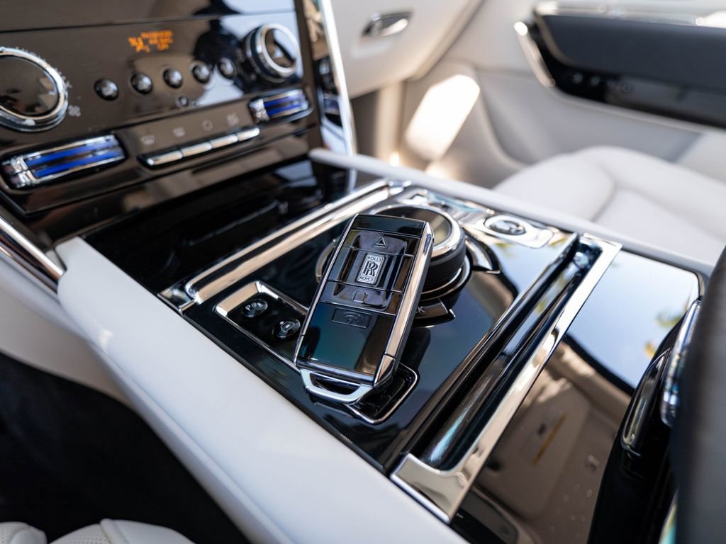 Used 2025 Rolls-Royce Cullinan image 43