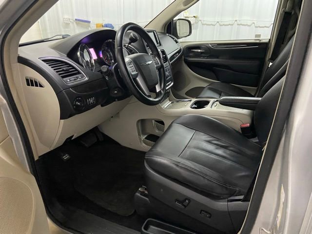 Used 2012 Chrysler Town & Country Touring-L w/ Premium Group FWD image 41